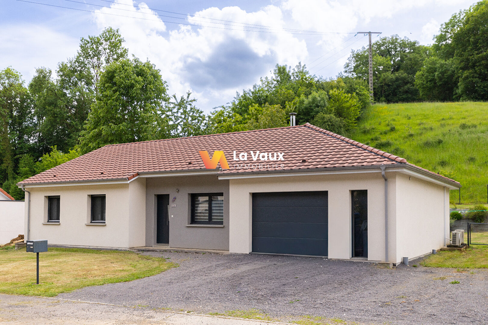 Maison Viterne, plain-pied, 120 m², jardin .