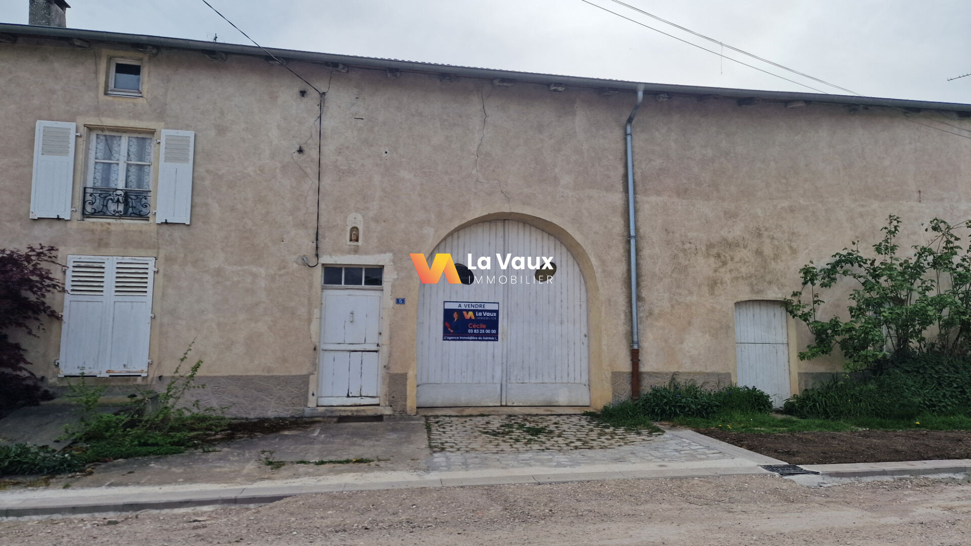 À vendre Superbe ferme lorraine à fort potentiel située au coeur du Saintois à XIROCOURT