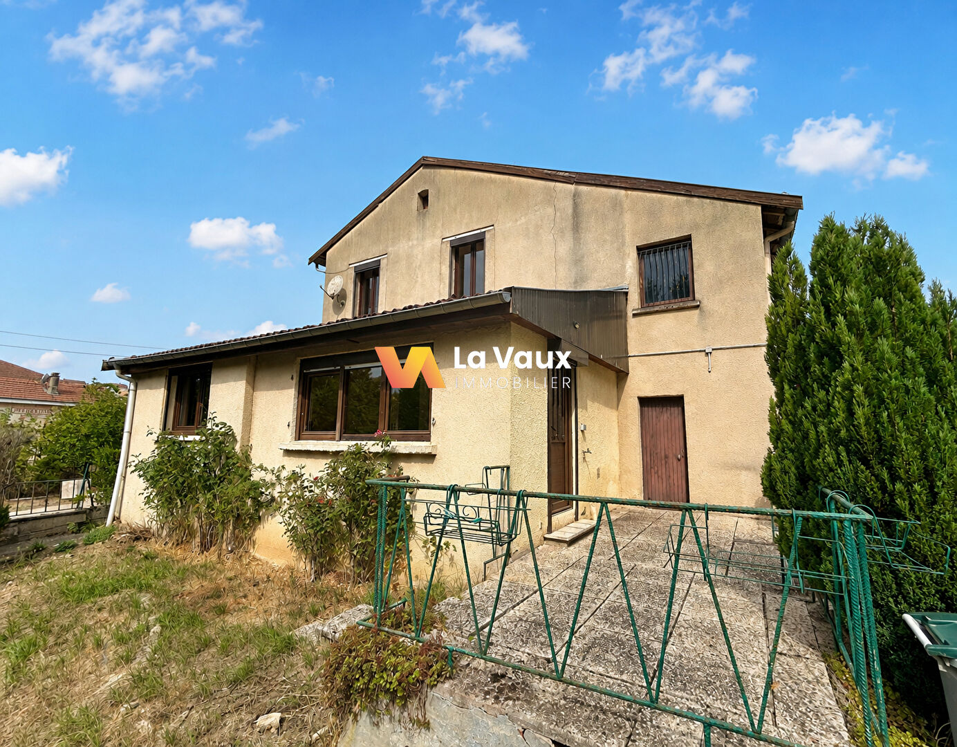 Maison Pierreville 6 pièces 113 m2, jardin et garage.