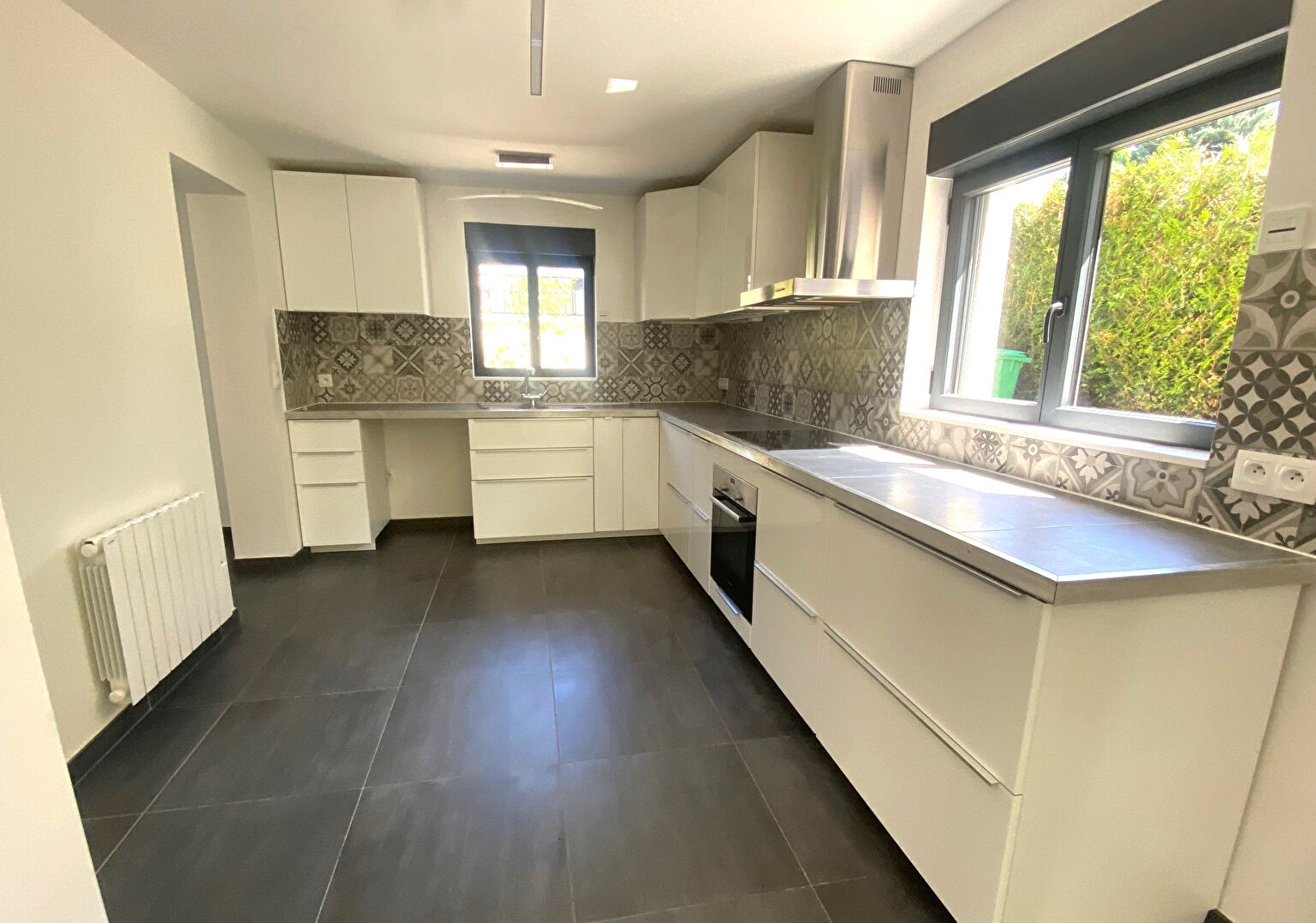 Photo LE RAINCY Maison rénovée avec jardin, garage et dépendances image 2/6