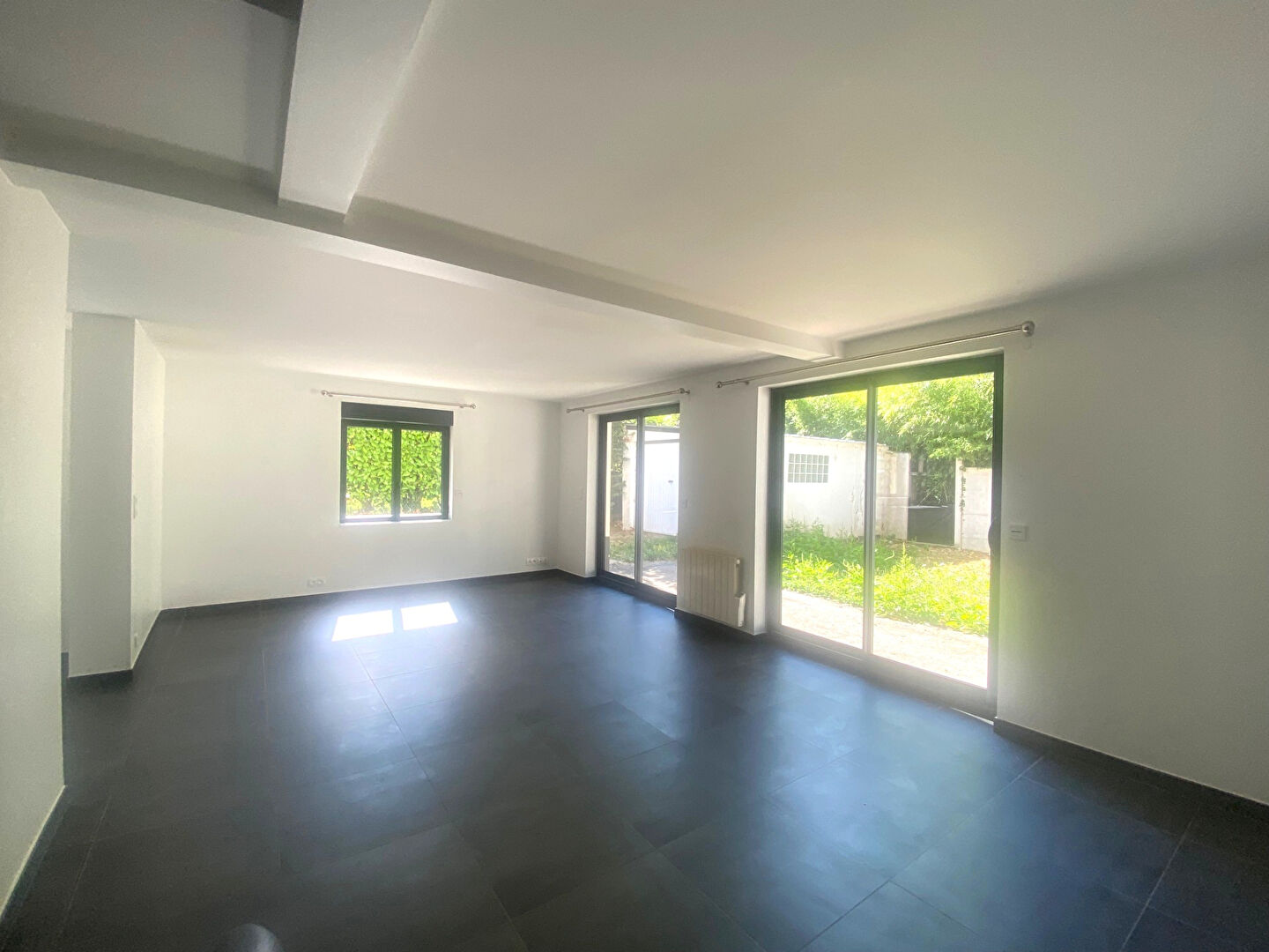 Photo LE RAINCY Maison rénovée avec jardin, garage et dépendances image 5/6