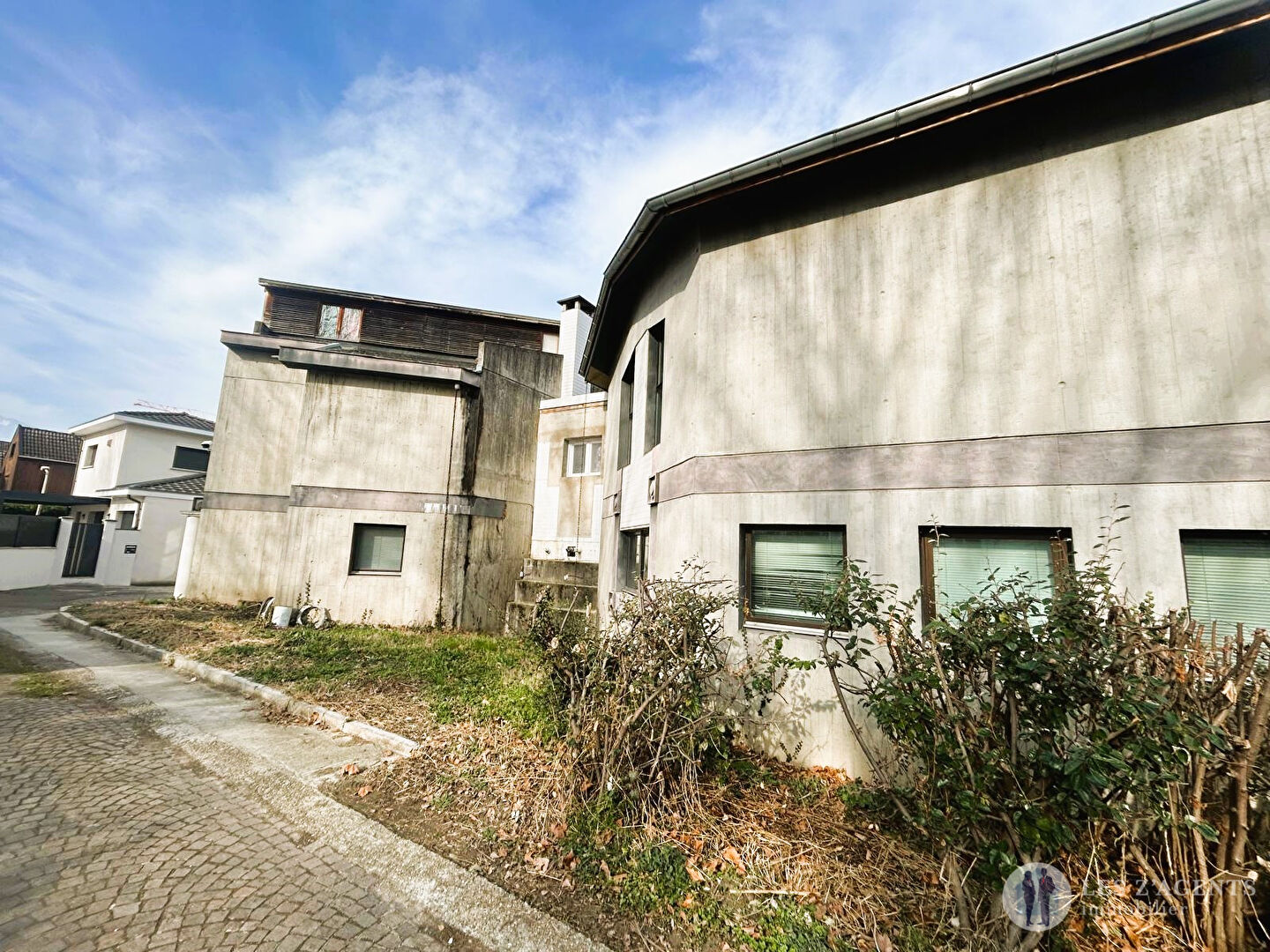 Photo Immeuble avec 18 appartements loués + 2 garages image 2/6