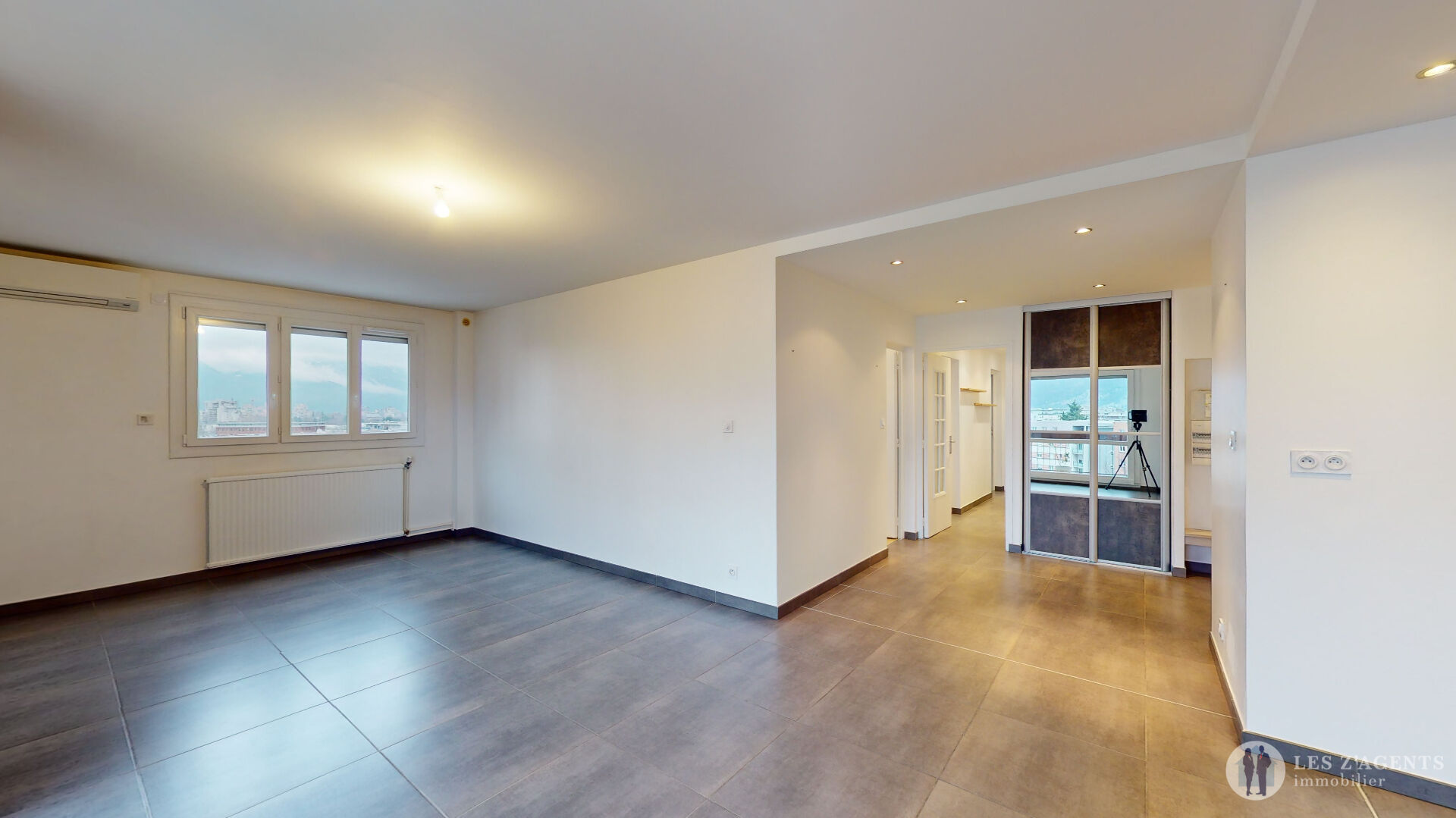 Photo Appartement  5 pièce(s) 95m²  RESIDENCE DU CHÂTEAU image 2/6