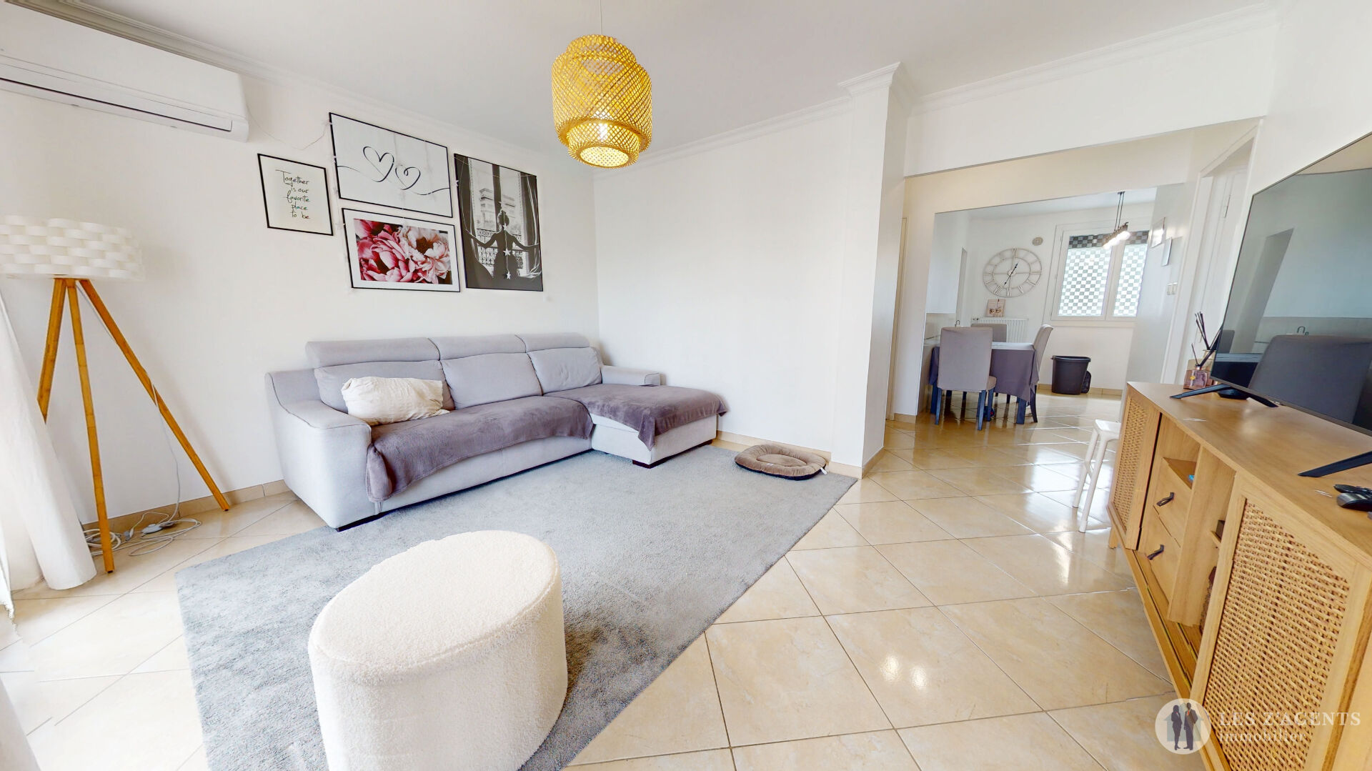 Appt T4 traversant avec balcon et place de parking