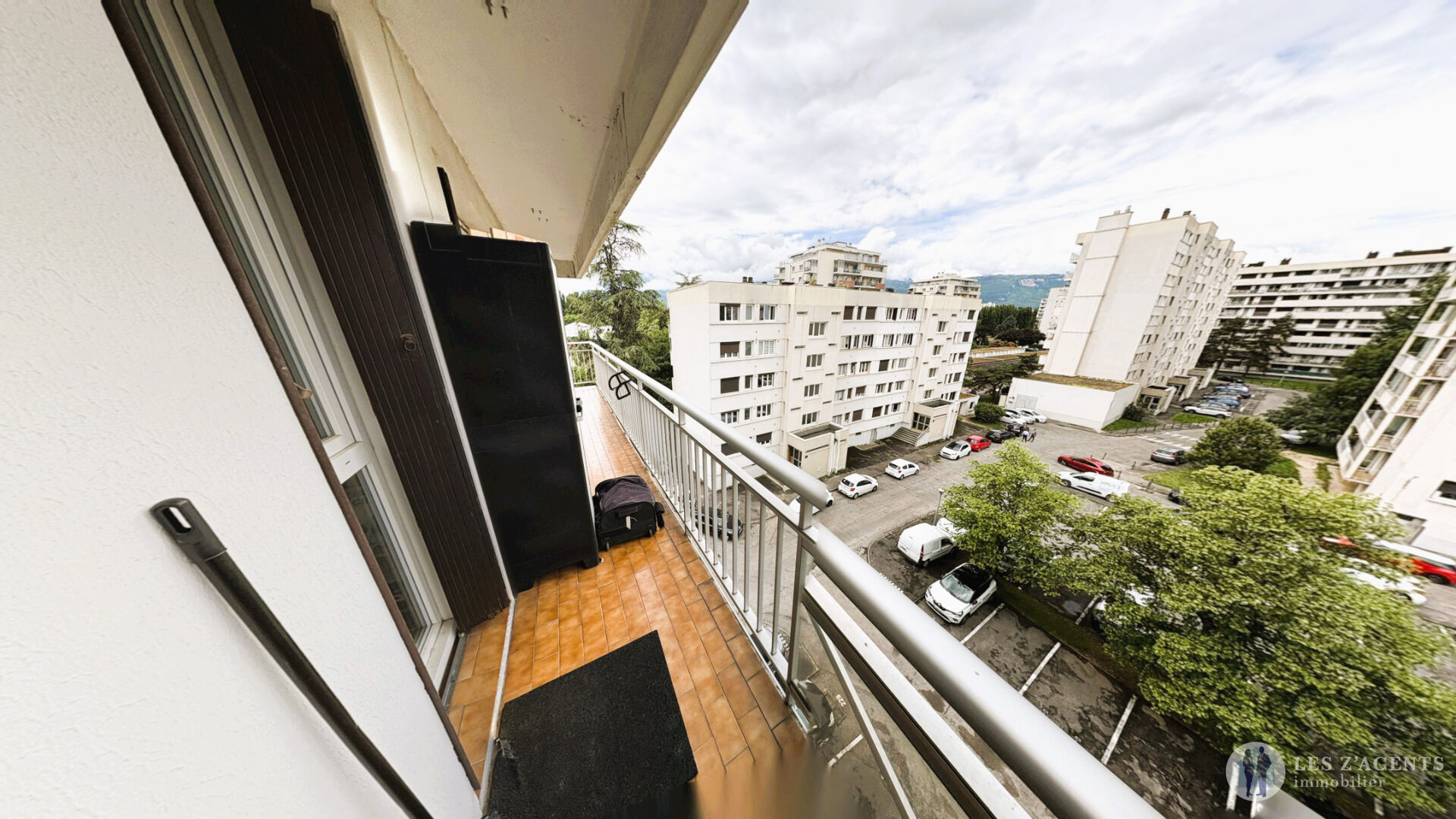 Photo Appt T4 traversant avec balcon et place de parking image 5/6