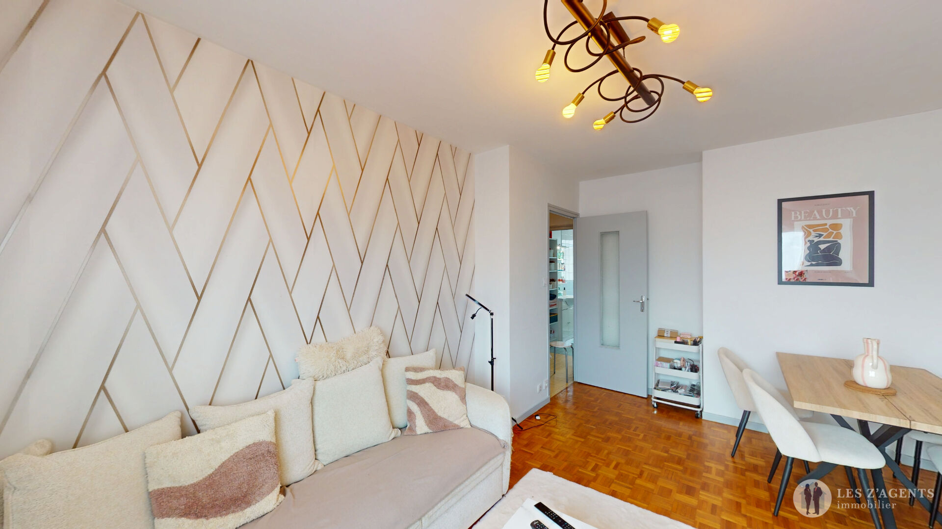 Photo GRAND T2 AVEC BALCON ET PARKING PRIVATIF image 2/6