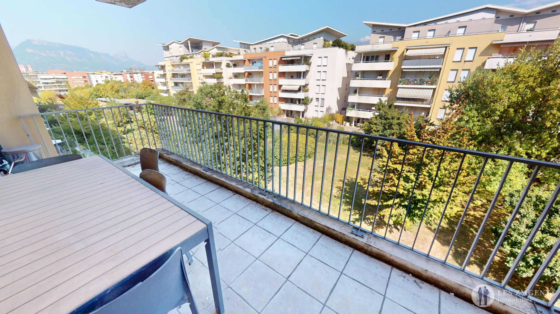 Photo T2 de 47m2 avec terrasse image 2/6