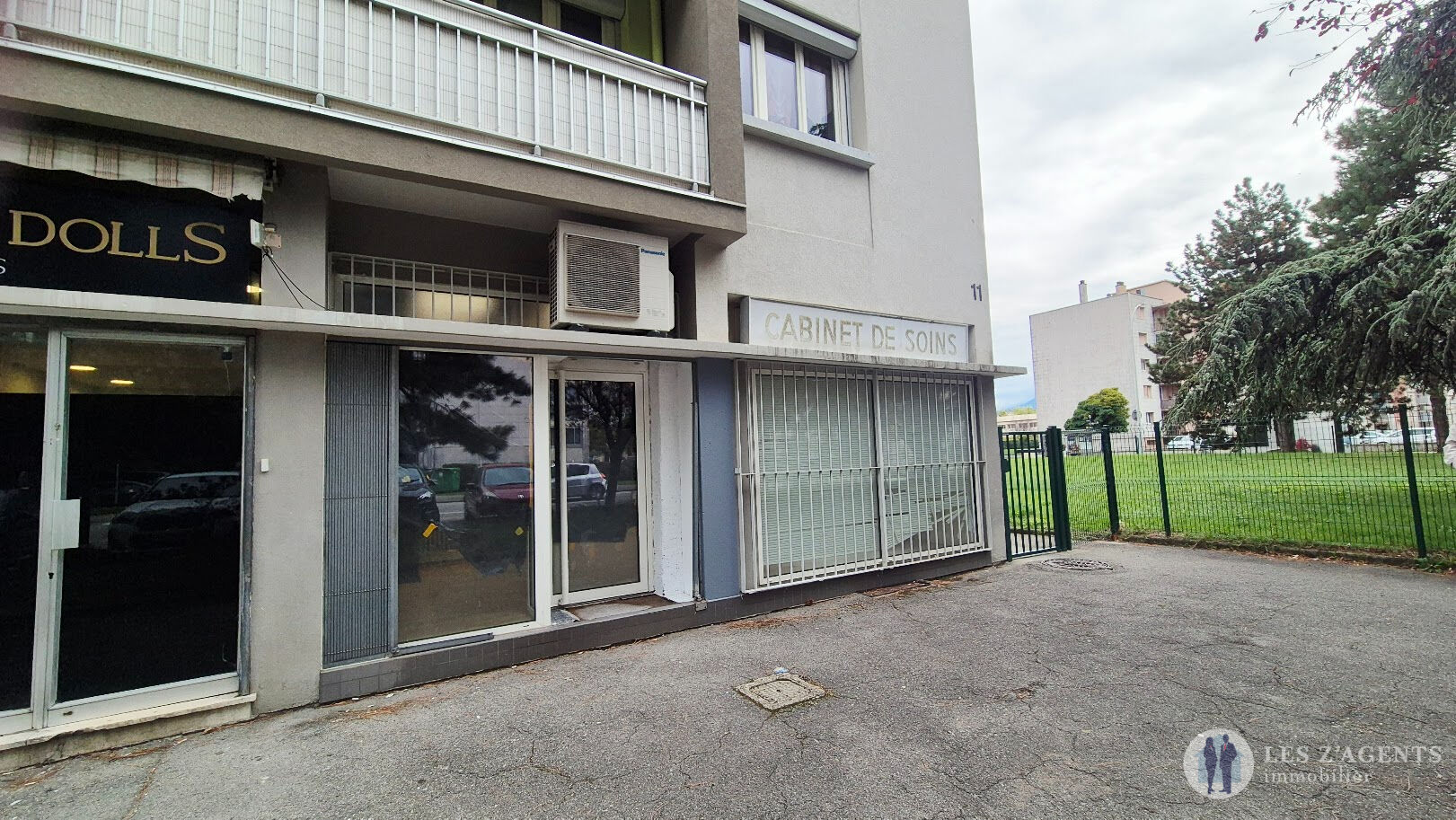 Photo LOCAL COMMERCIAL 40 m²  avec  Vitrine  ECHIROLLES image 2/6