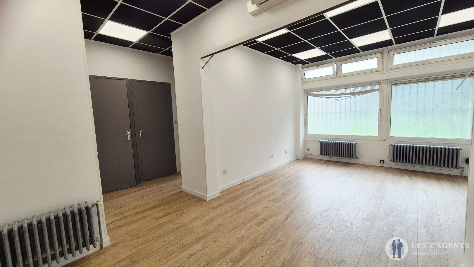 Photo LOCAL COMMERCIAL 40 m²  avec  Vitrine  ECHIROLLES image 3/6