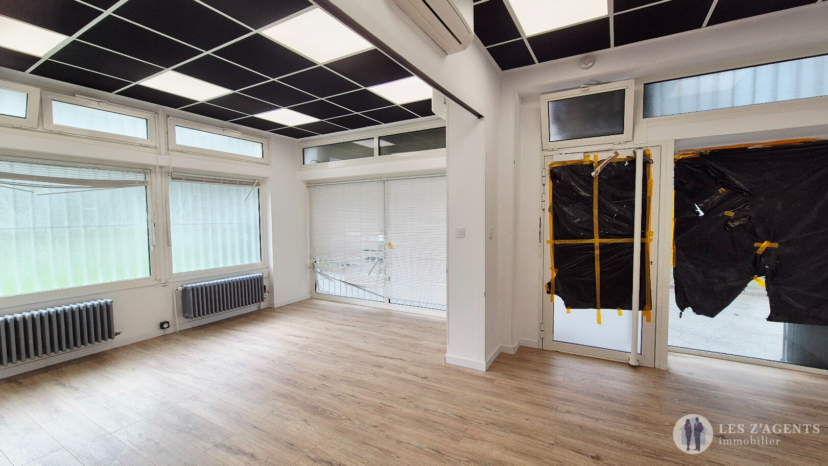 Photo LOCAL COMMERCIAL 40 m²  avec  Vitrine  ECHIROLLES image 4/6