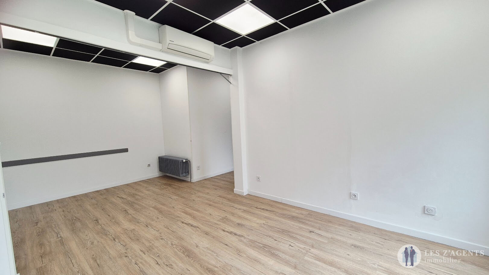 Photo LOCAL COMMERCIAL 40 m²  avec  Vitrine  ECHIROLLES image 5/6