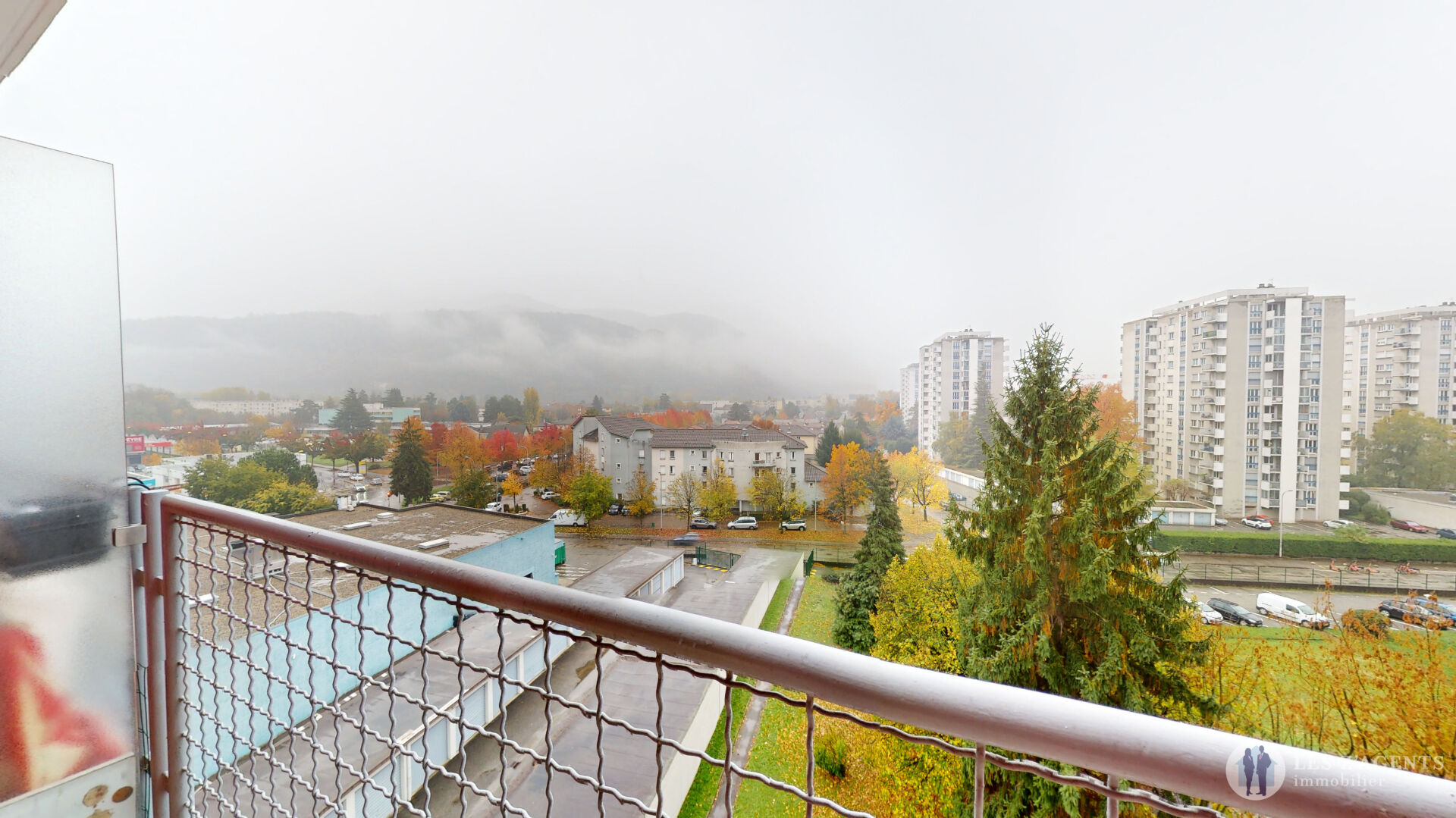 Photo T2 avec balcon ravalé et parking image 3/6