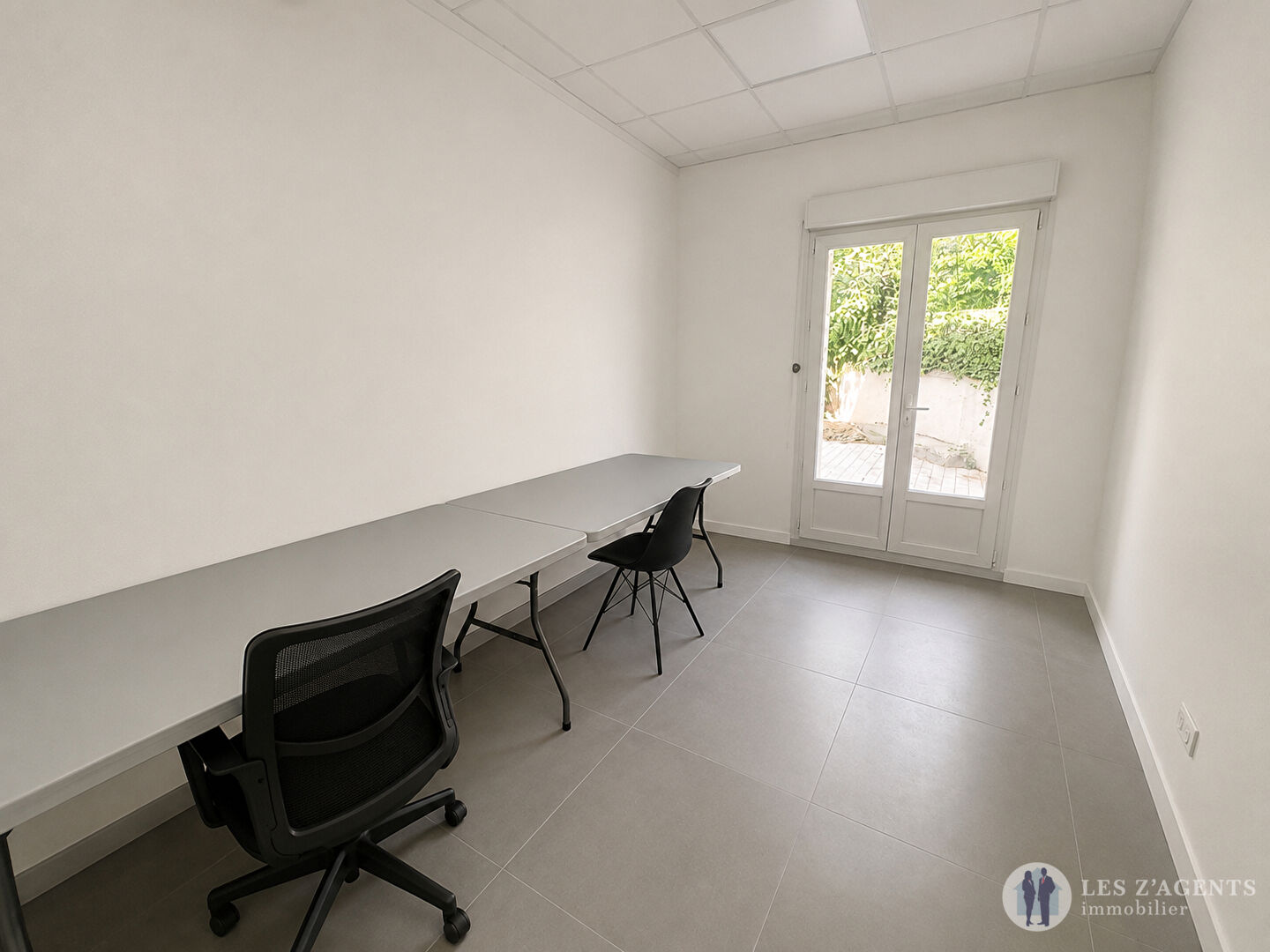 Bureau rénové aux portes