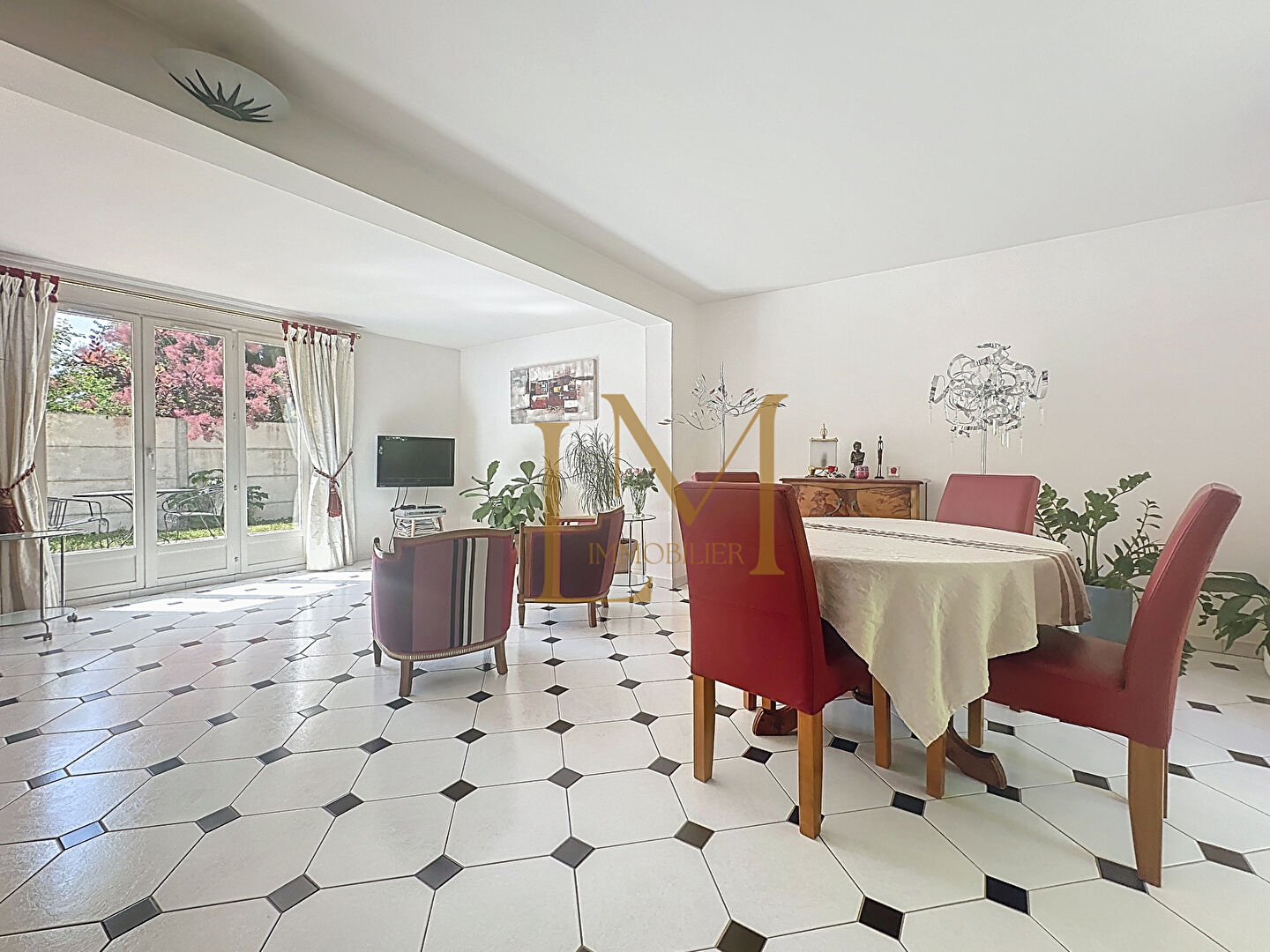 Photo Orleans quartier Saint Marc maison 5 chambres  jardin image 1/6