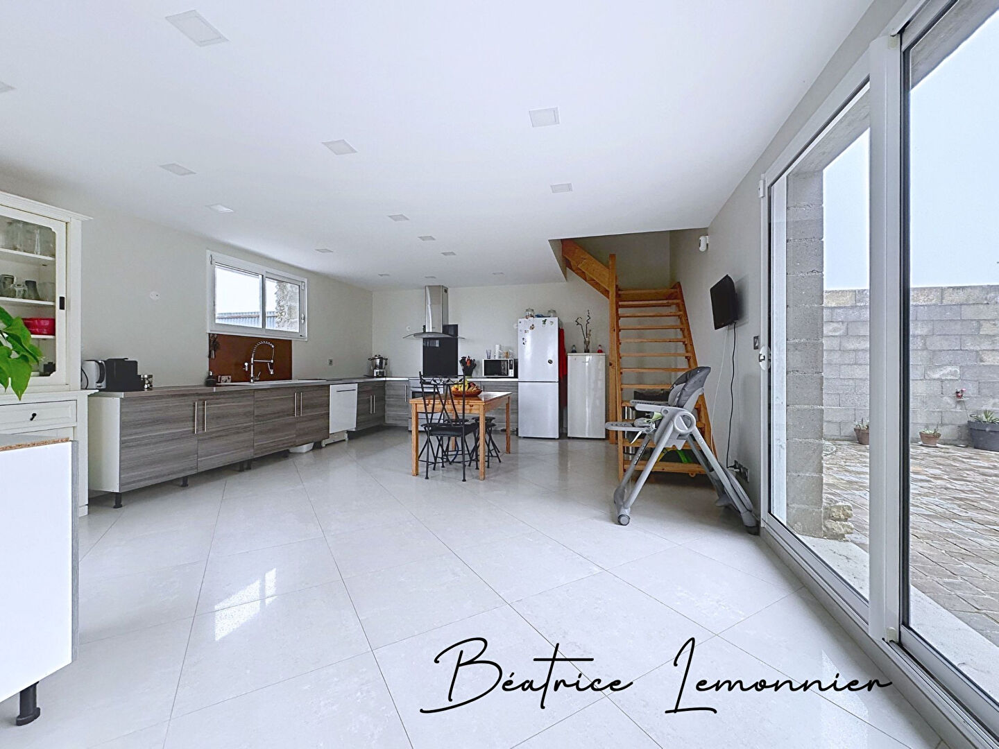 Maison en U, sur Nancray Sur Rimarde 8 pièce(s) 238,70 m2