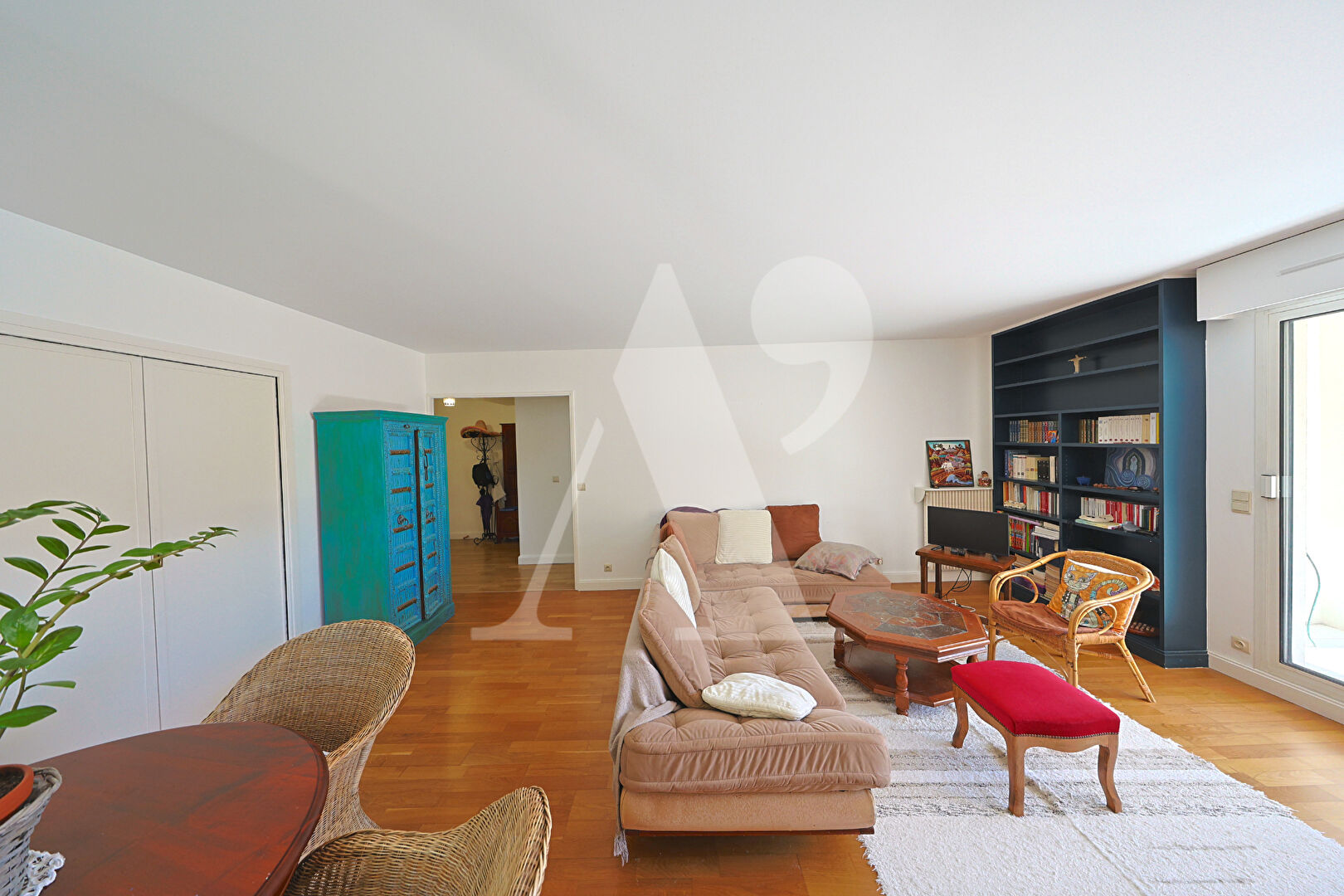 Architecture résidentielle -  1990 - Appartement avec terrasse et parking.