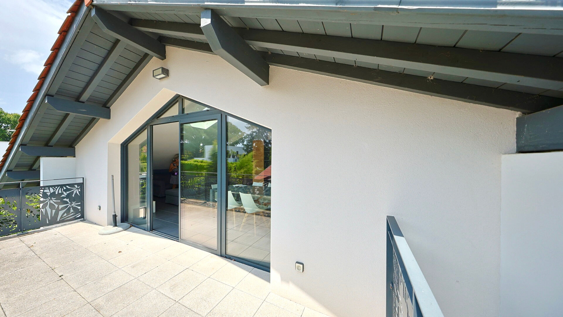 Photo ARCHITECTURE RESIDENTIELLE  - 2021 - Terrasse sud et garage image 2/6