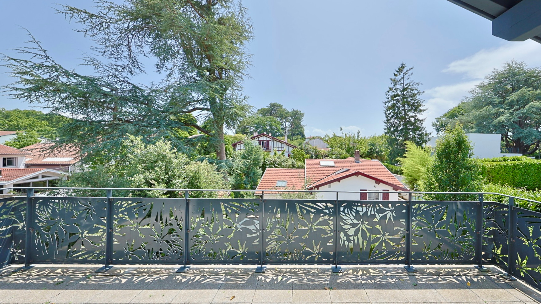 Photo ARCHITECTURE RESIDENTIELLE  - 2021 - Terrasse sud et garage image 3/6