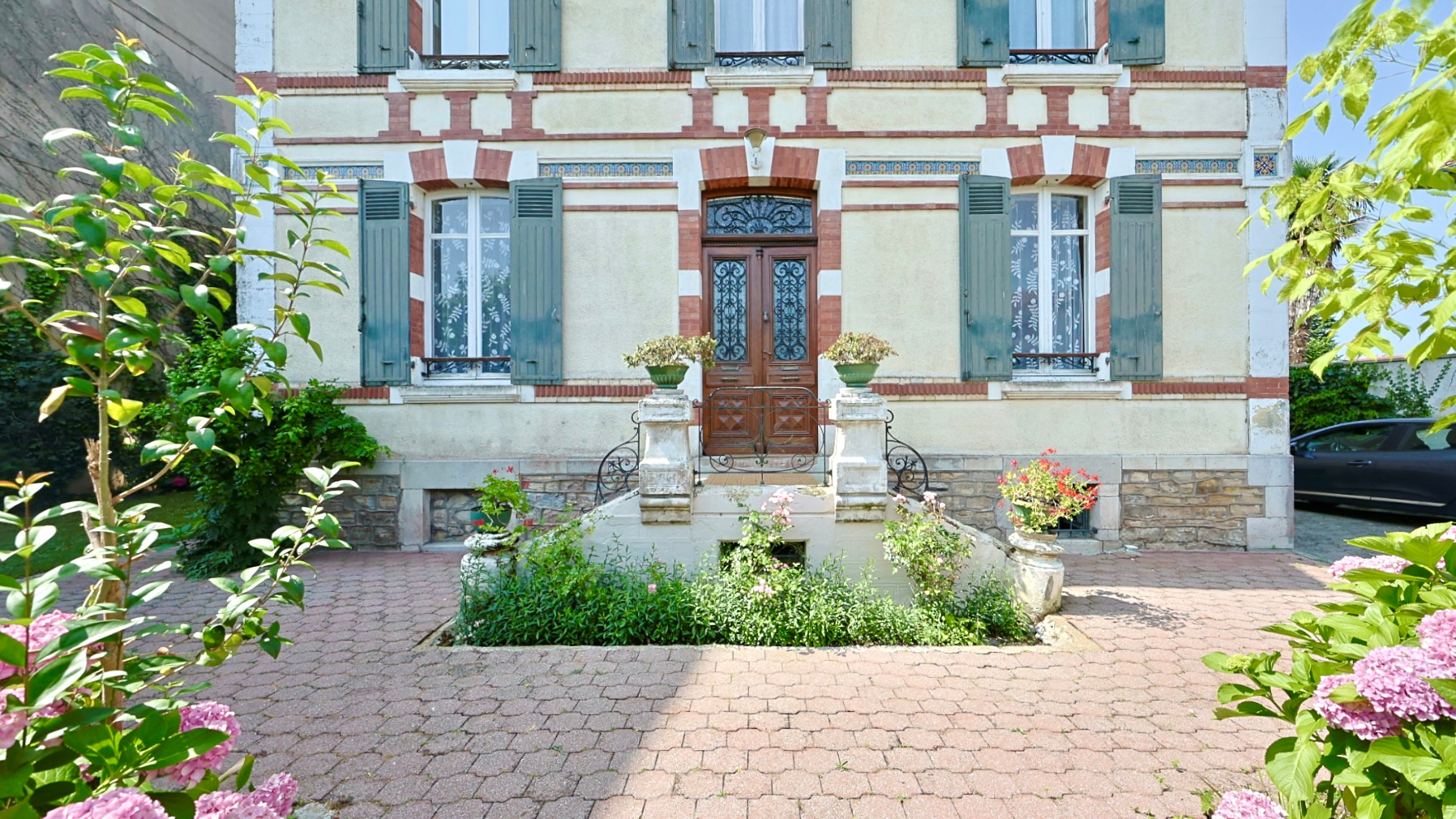 Photo Architecture bourgeoise - 1920 - Centre ville image 2/6