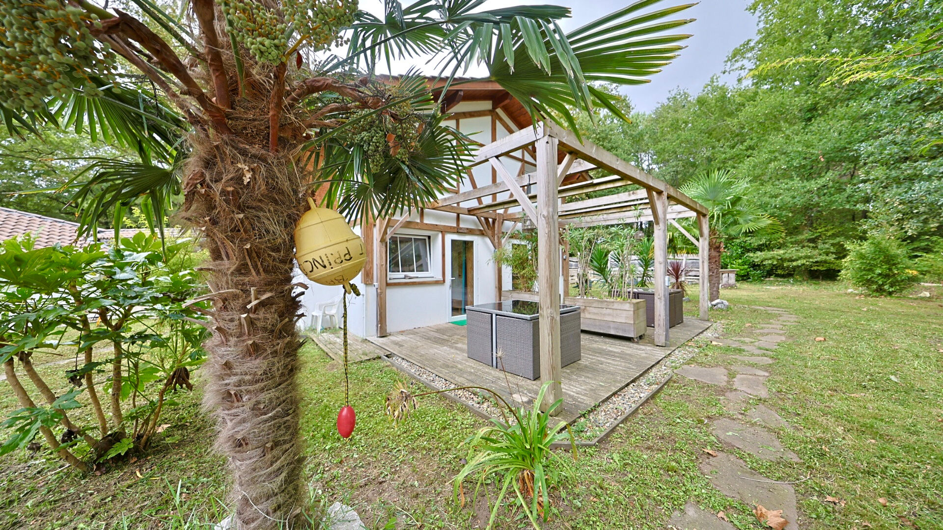 Photo Architecture modulable immergée dans la forêt image 4/6