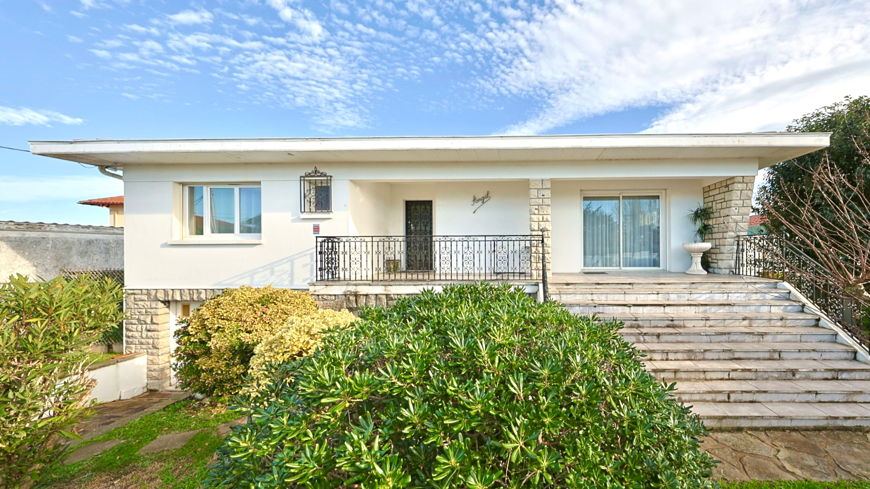 Architecture moderniste des années 70 - 1972 - fort potentiel