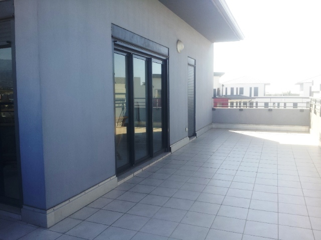 Appartement T4 avec grande terrasse en front de mer à Saint-Pierre