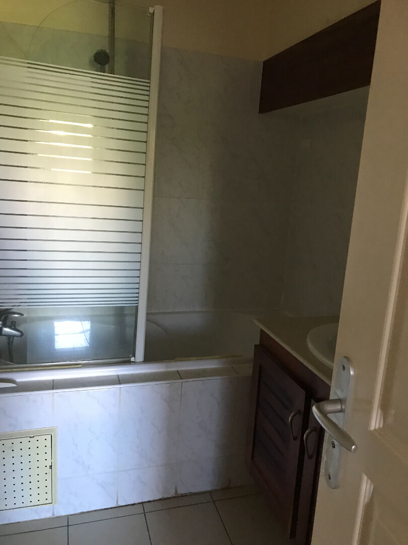 Photo À louer à Saint-Denis, Camélias : appartement T1 bis meublé  - Résidence ALTEA image 6/6