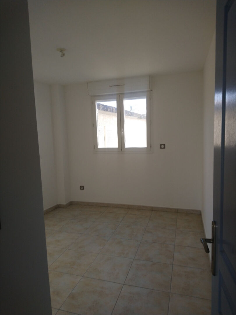 Photo A louer - T3 sur Saint-Benoît image 4/5