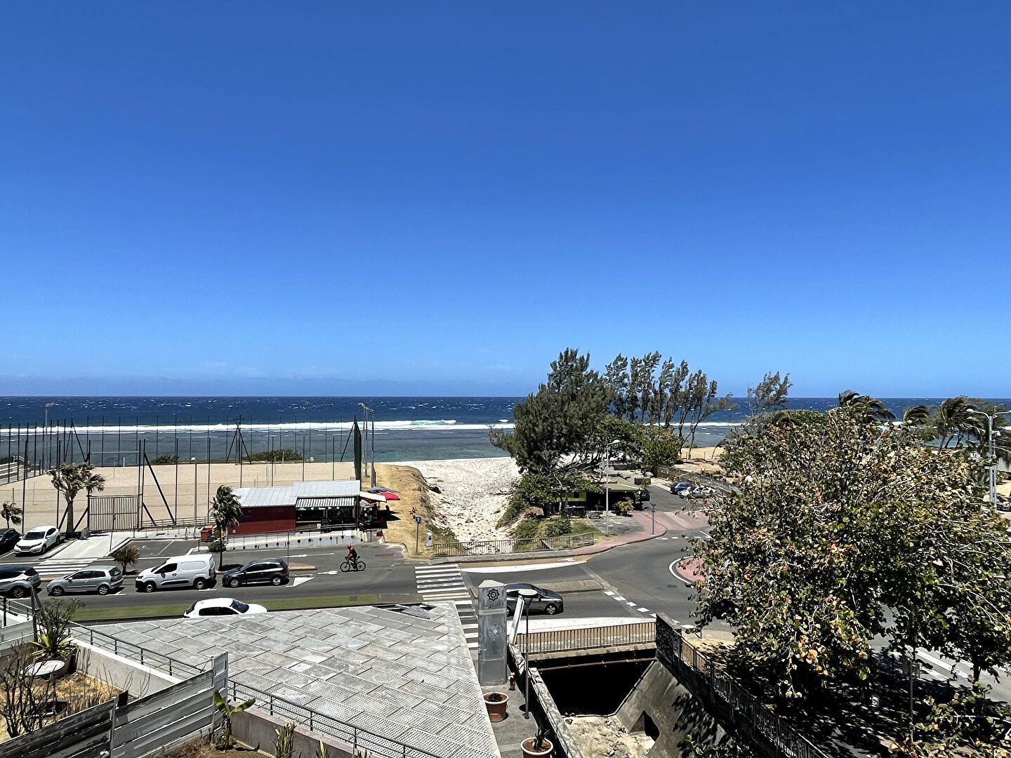 Appartement T2 meublé face à la mer à Saint-Pierre