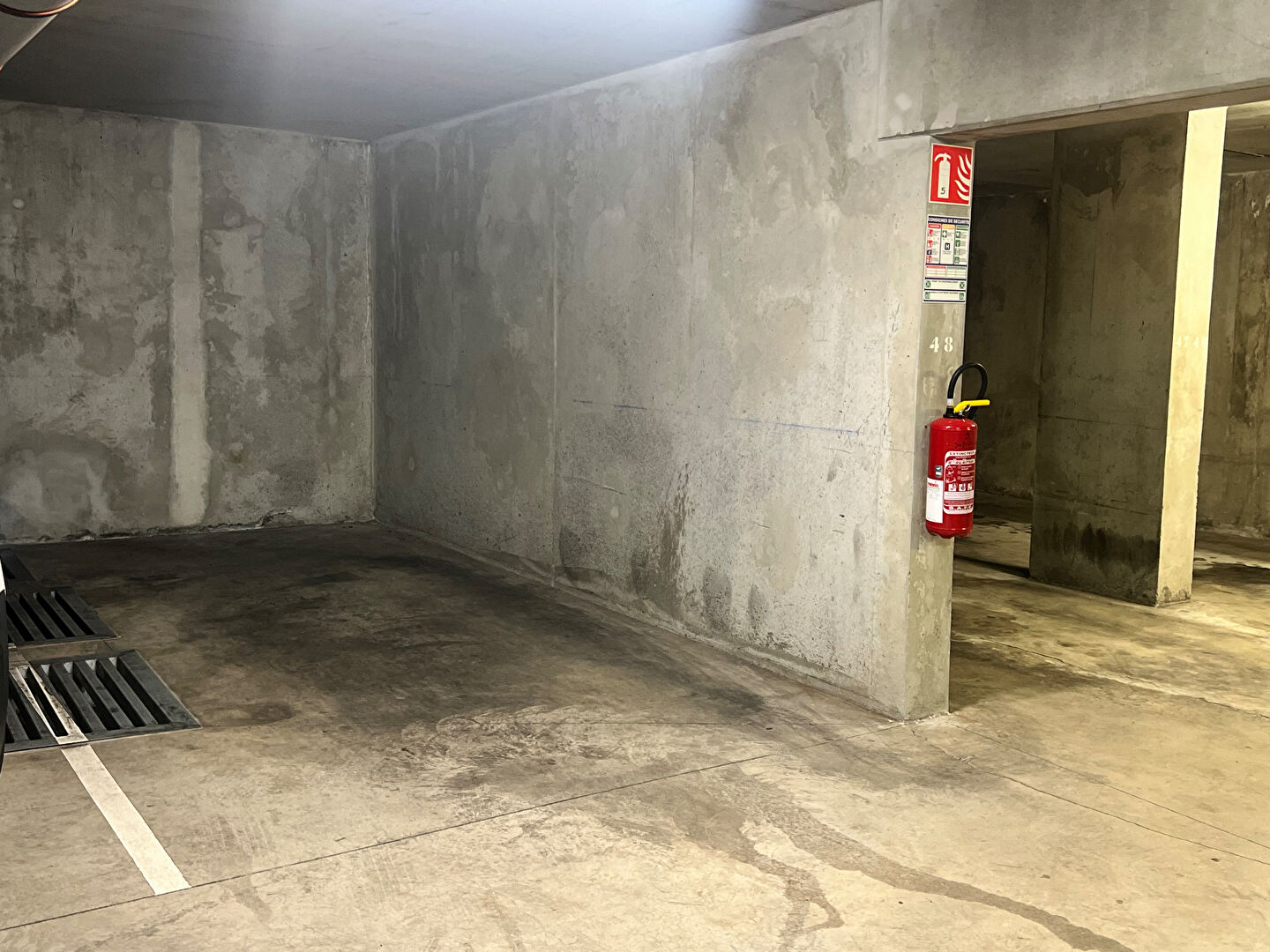 À louer : place de parking sécurisée  Centre de Saint-Pierre