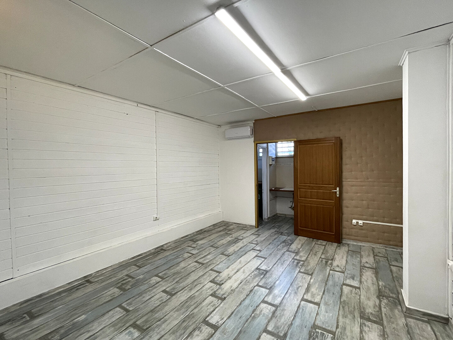 Local à louer ? 43 m² en centre-ville de Saint-Pierre