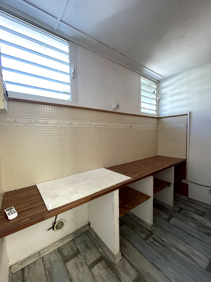 Photo Local à louer ? 43 m² en centre-ville de Saint-Pierre image 6/6