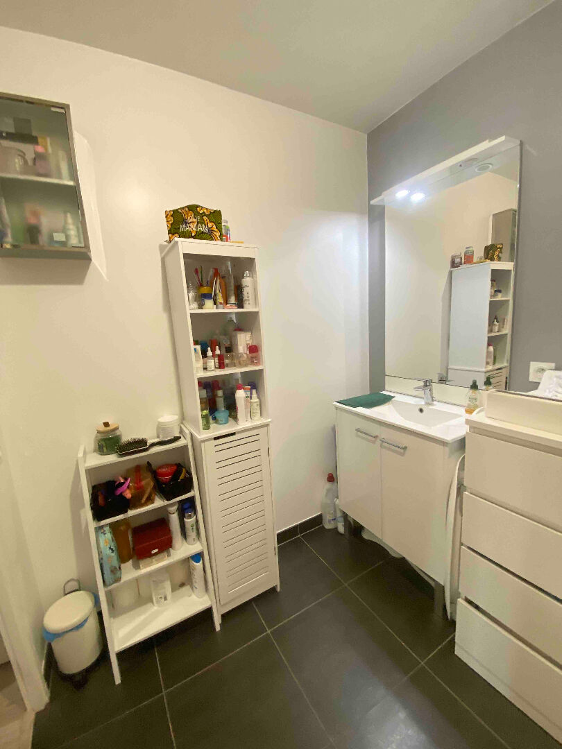 Photo DEUX PIECES BALCON PARKING image 6/6