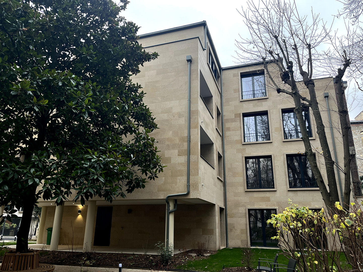 Photo DEUX PIECES JARDIN image 1/6