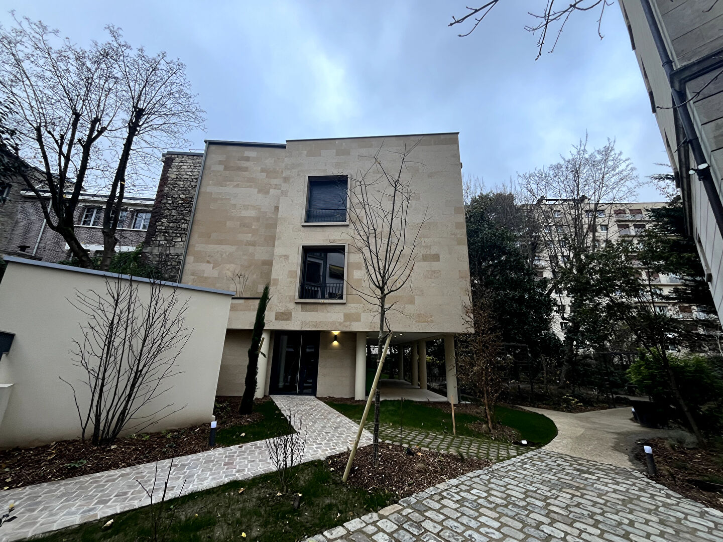 Photo DEUX PIECES NEUF image 1/6