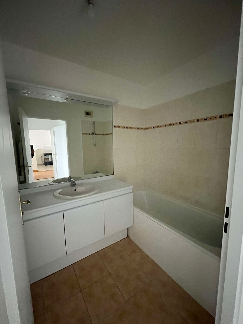 Photo TROIS PIECES PARKING image 2/6