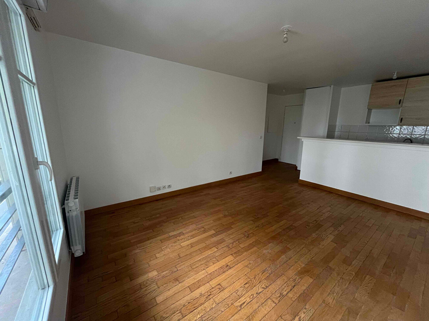 Photo TROIS PIECES PARKING image 6/6