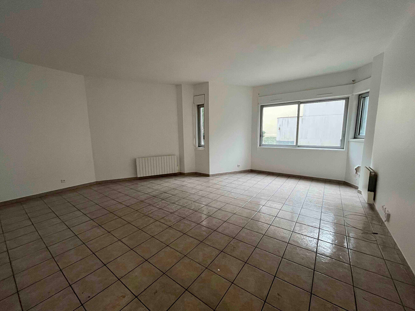 Photo TROIS PIECES PARKING image 2/6