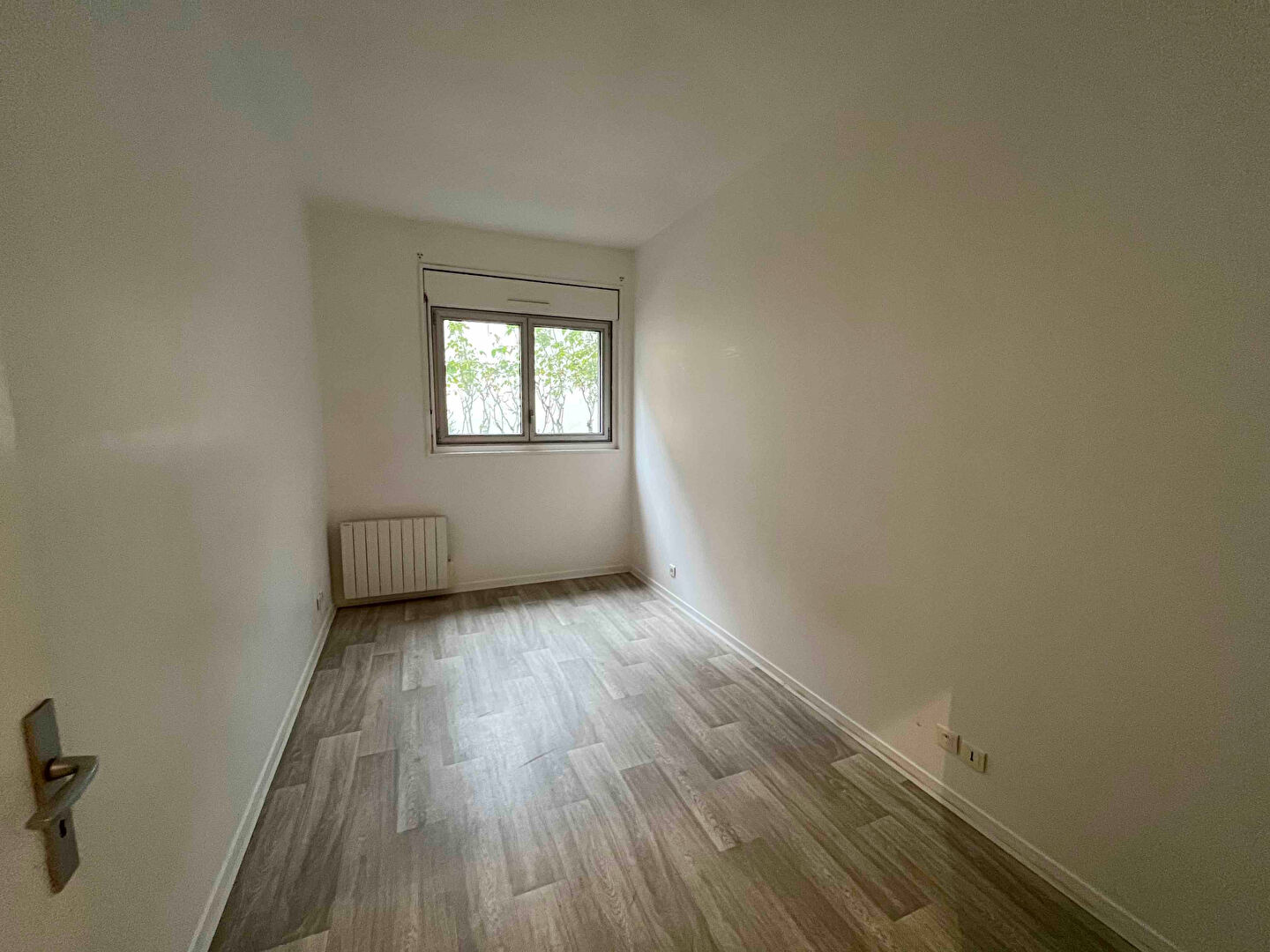 Photo TROIS PIECES PARKING image 5/6