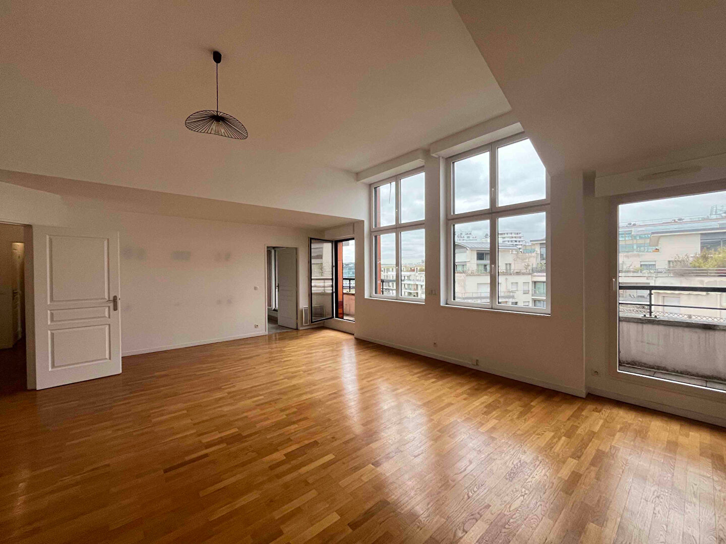 Photo SIX PIECES BALCONS-LOGGIA PARKINGS image 2/6