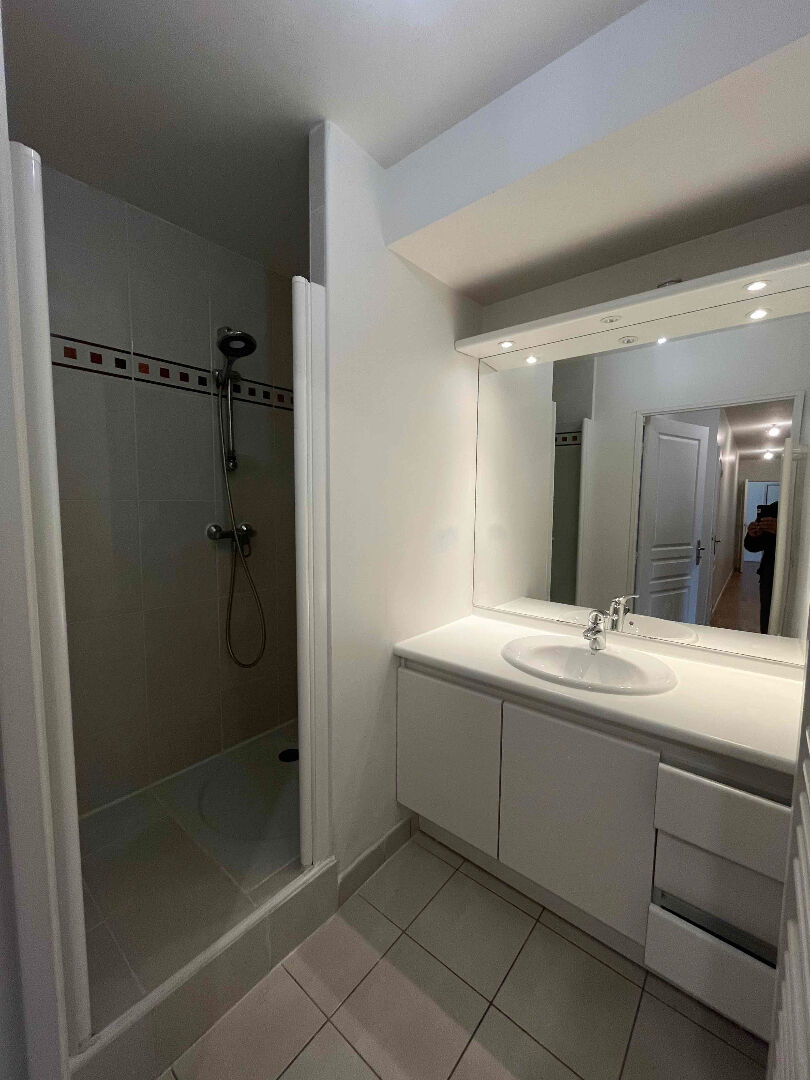 Photo SIX PIECES BALCONS-LOGGIA PARKINGS image 4/6