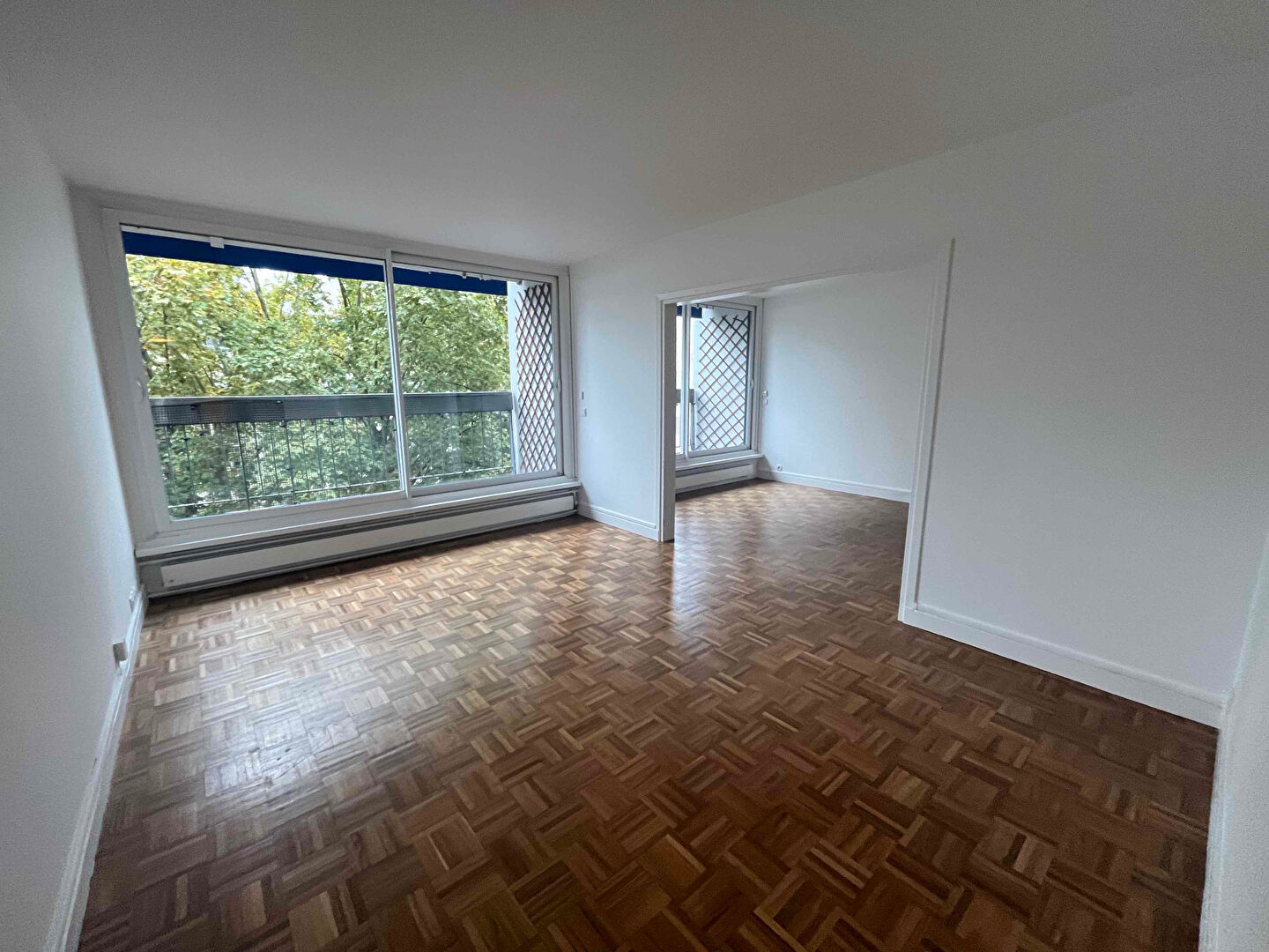 DEUX PIECES BALCON PARKING