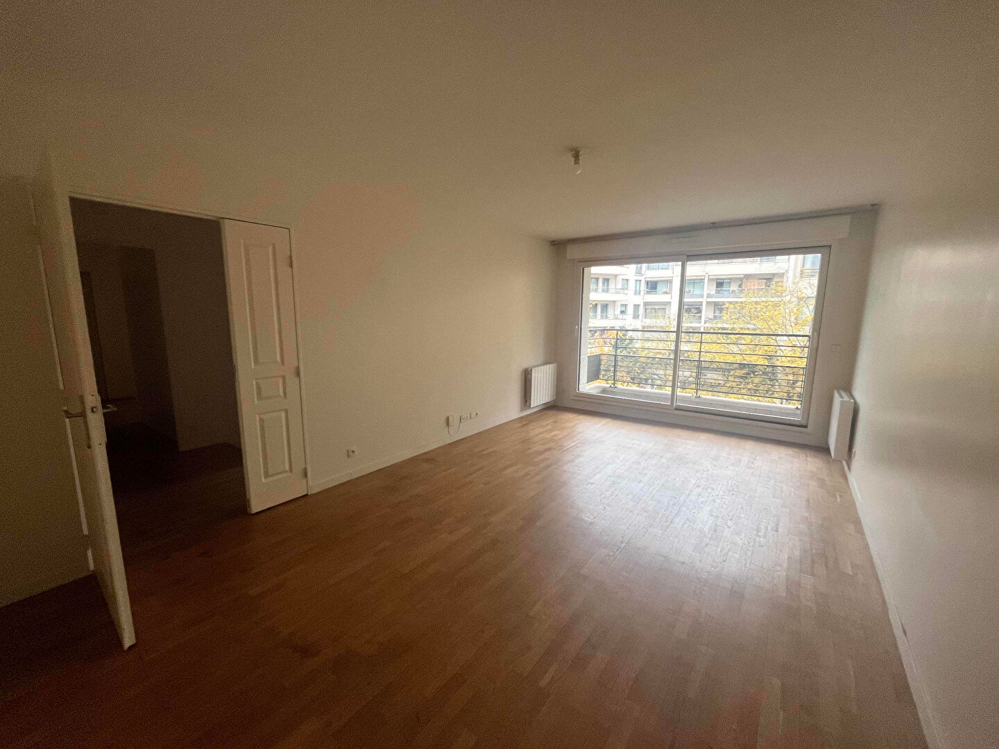 Photo TROIS PIECES BALCONS PARKING image 2/6