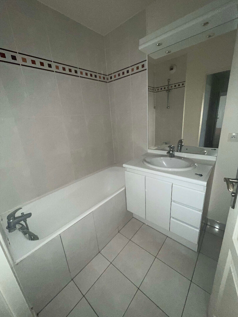 Photo TROIS PIECES BALCONS PARKING image 5/6