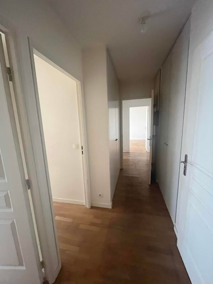 Photo TROIS PIECES BALCONS PARKING image 6/6