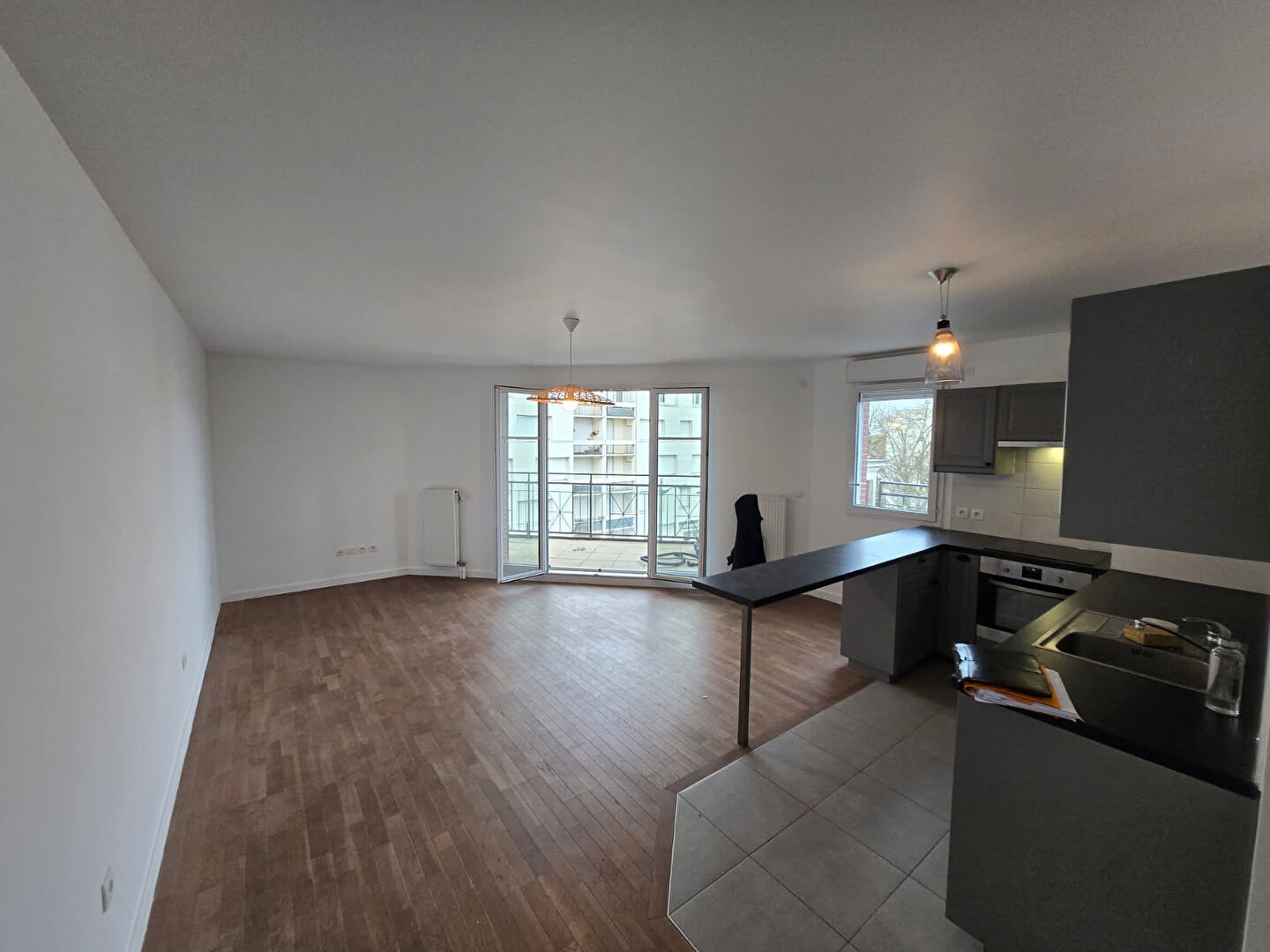 Photo TROIS PIECES BALCON - 2 PARKINGS image 1/6