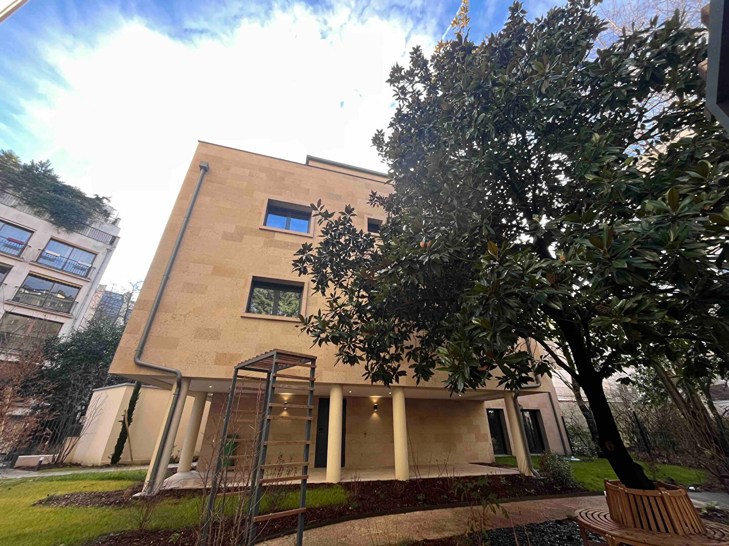 Agence immobilière de LOISELET,  DAIGREMONT PATRIMOINE Neuilly sur seine