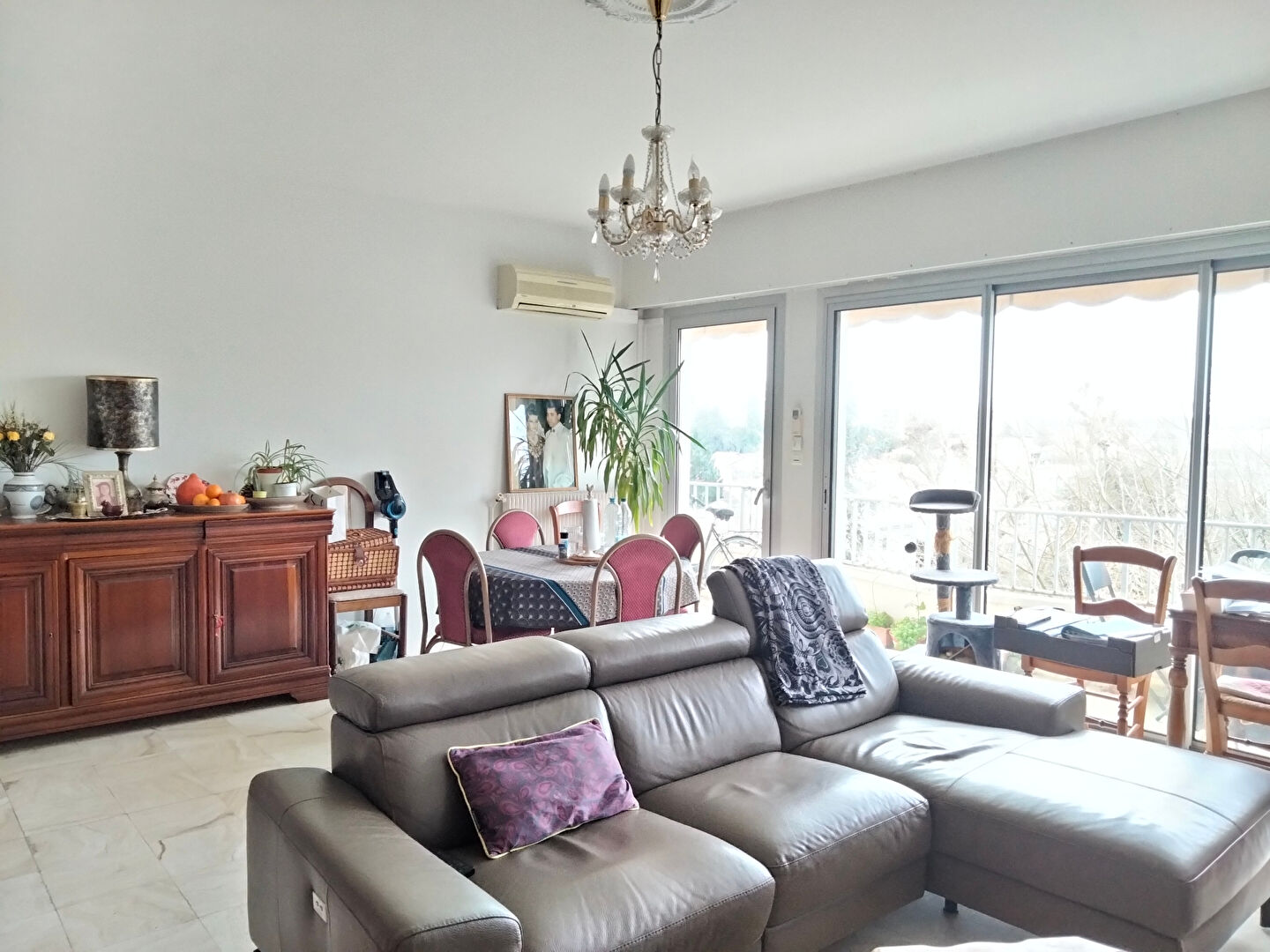 Bordeaux Saint Augustin, T5 avec balcon, cave et parking