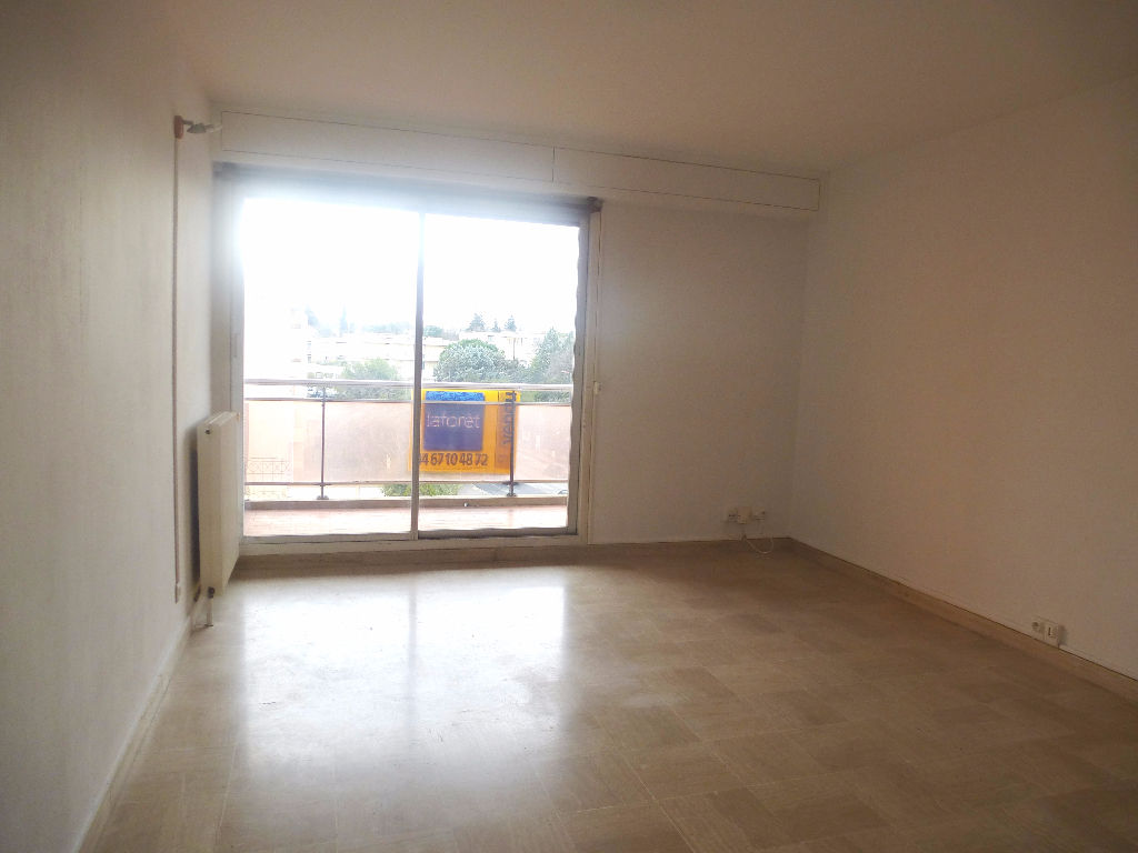 Montpellier - Stade Philippidès - Appartement 2 pièces traversant avec terrasse.