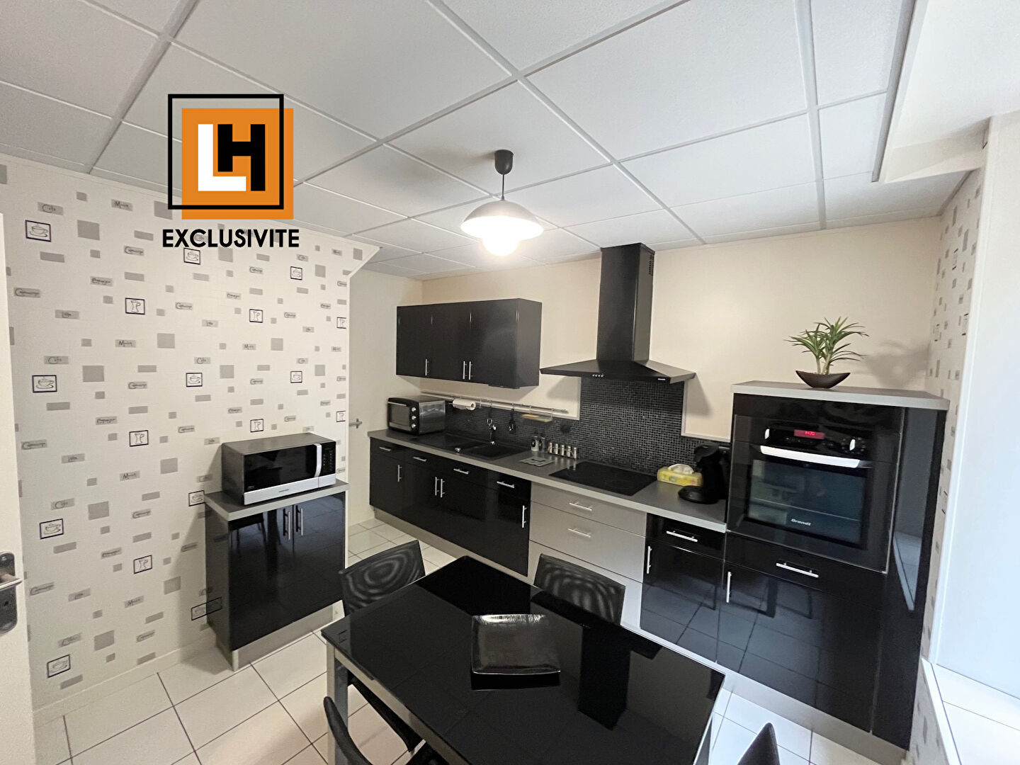 belle maison individuelle, 2 chambrees, jardin, double garage